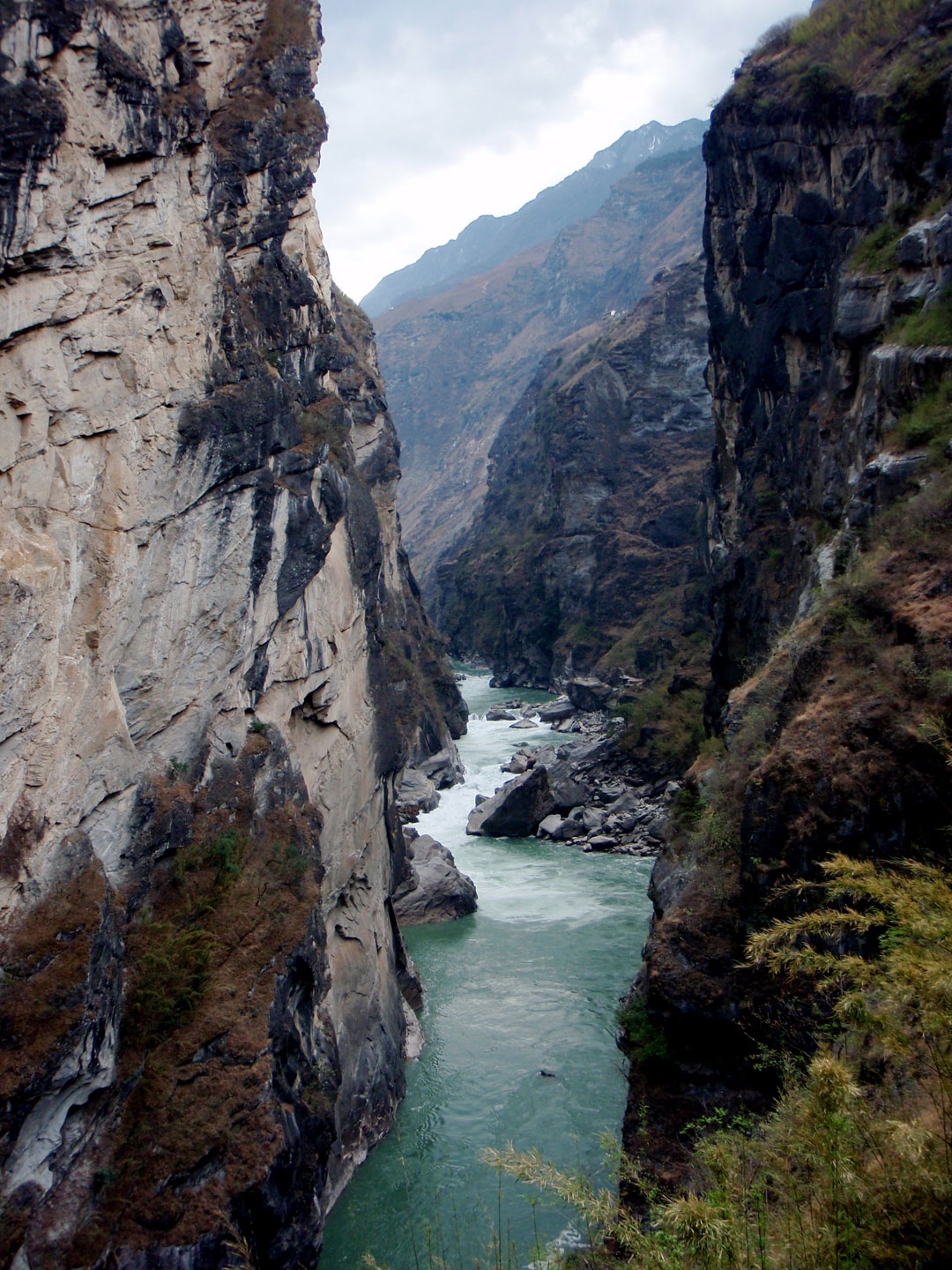 Tiger Leaping Gorge, Jinsha (upper Yangtze) River, China