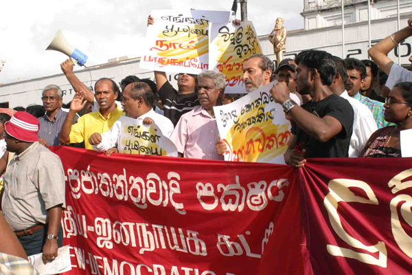Demonstrants, People's Campaign Against Upper-Kotmale Project