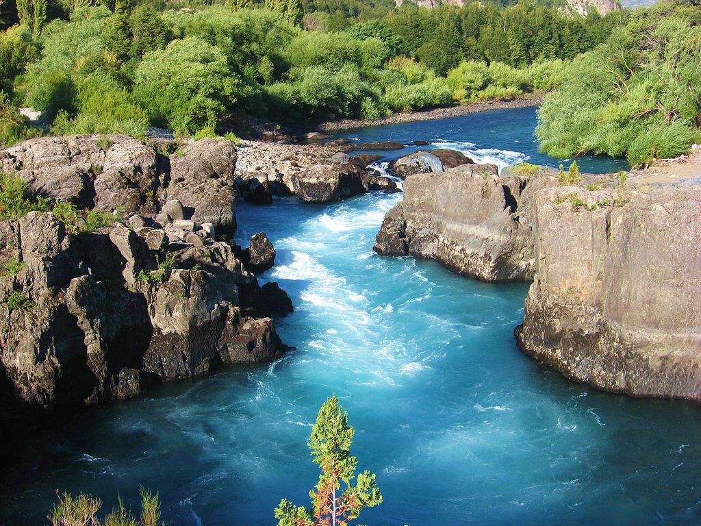 Spanish energy company Endesa announced that it was revoking all claims to five rivers in Chile, including Futaleufú River. 